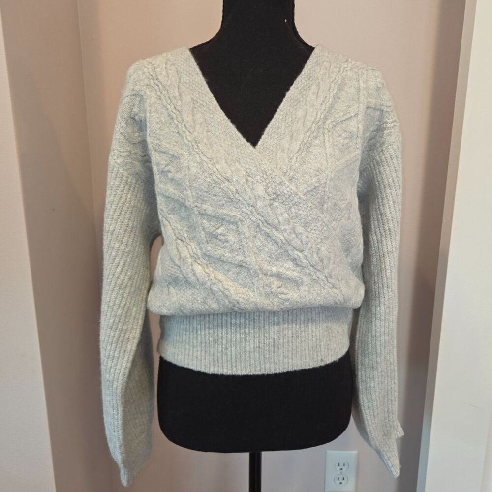 NWT Commense Womens Cable Knit Faux Wrap V-Neck Cropped Sweater Light Grey Large